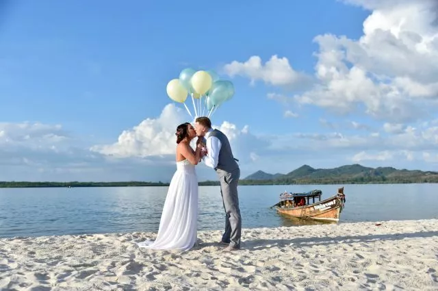 640×425-crop-80-koh-yao-yai-beach-wedding-package-sarah-thomas-05