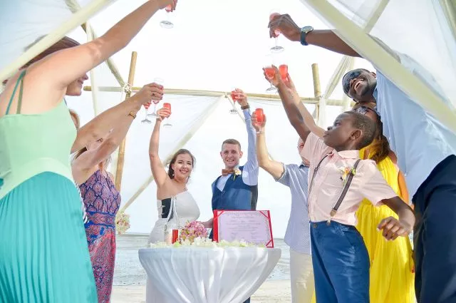 640×425-crop-80-phi_phi_protestant_wedding