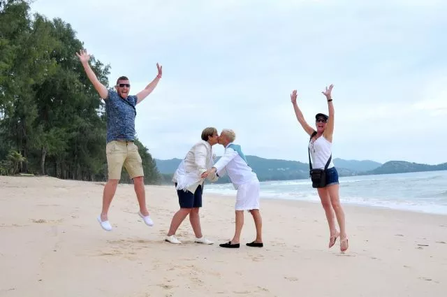 640×425-crop-80-phuket_beach_same-sex_marriage_package_10
