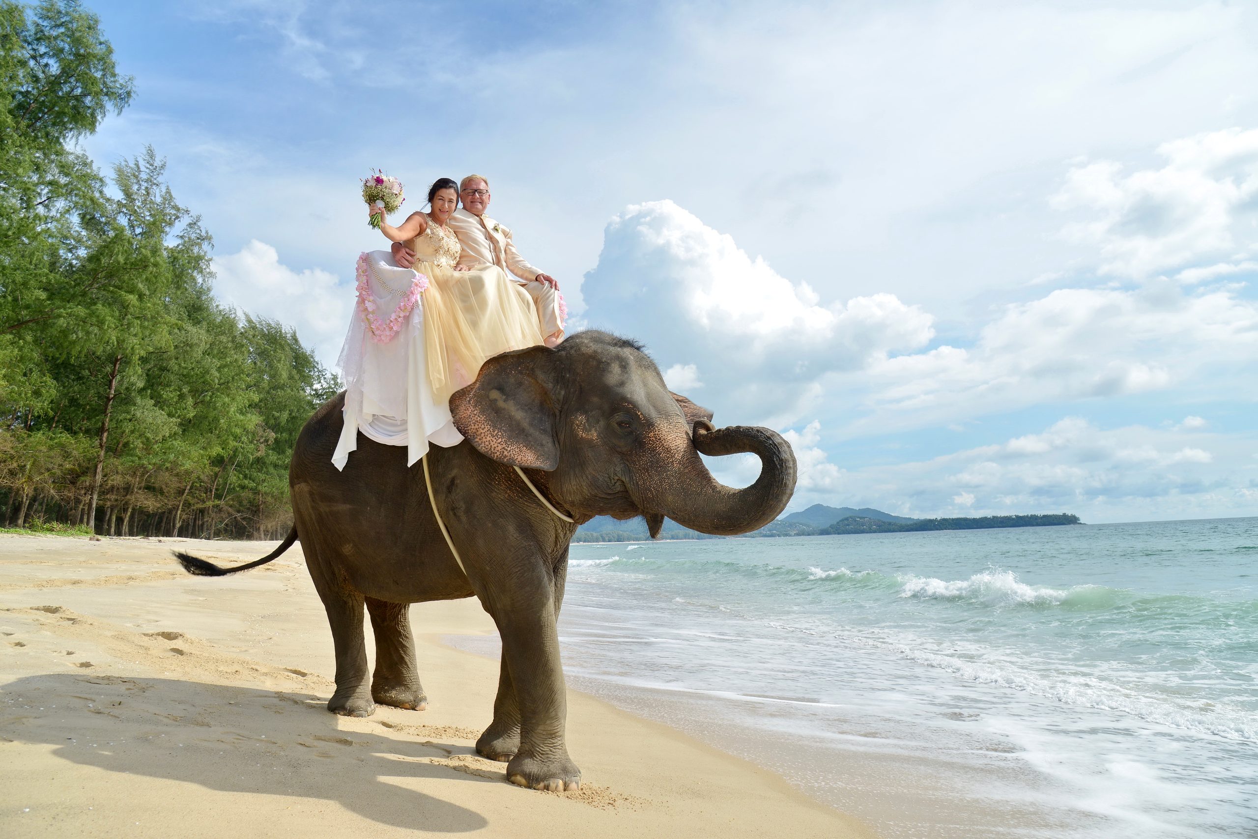Phuket-Beach-Elephant-Wedding-Package-Ann-Luc-07