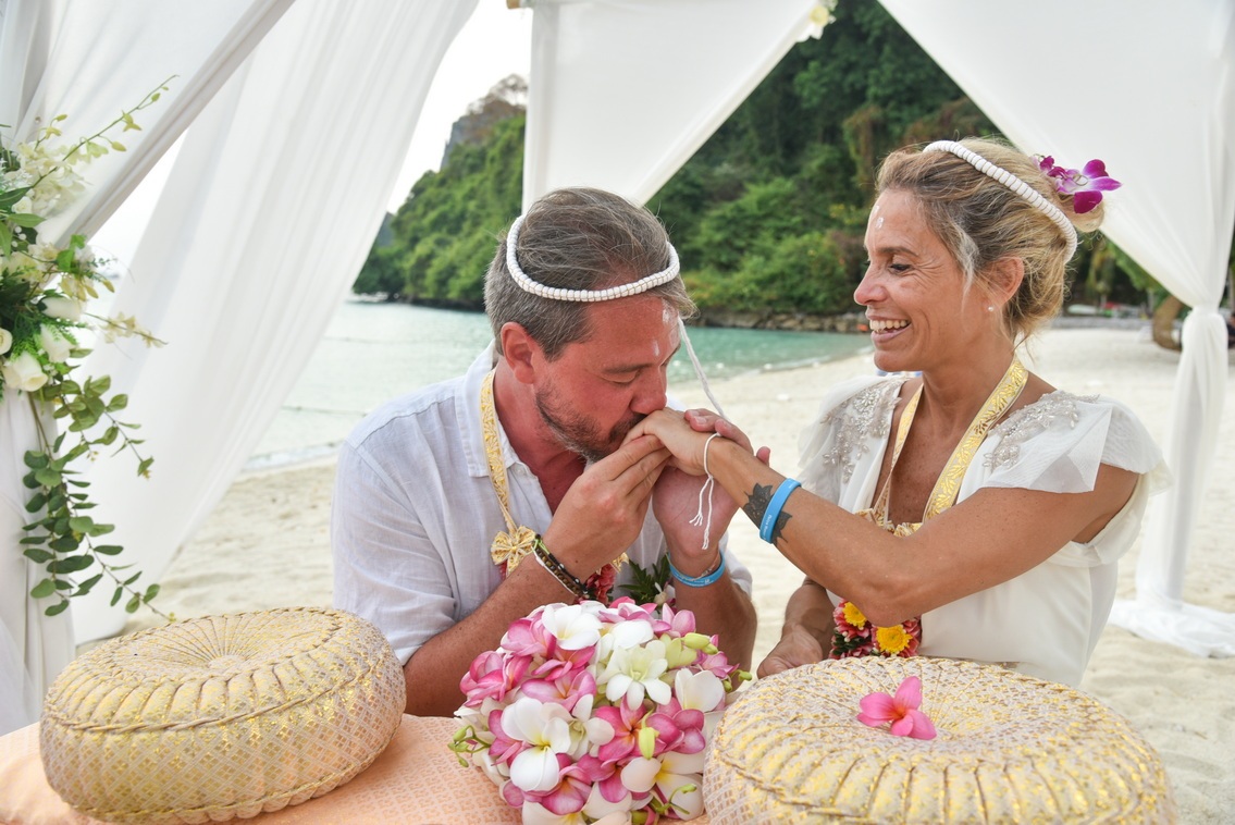 Thai ceremony Phi Phi Island Laura and Daniel 3