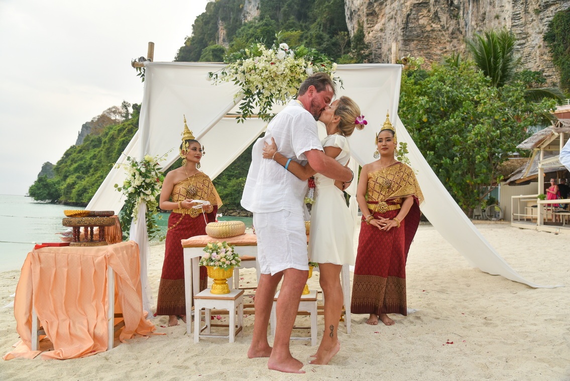 Thai ceremony Phi Phi Island Laura and Daniel 4